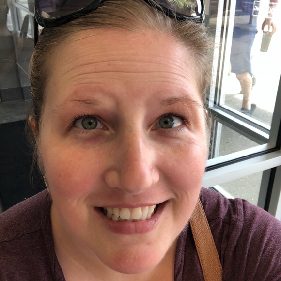 Melissa Banaszak - Poshmark Profile Picture of Melissa Banaszak (@melissabanaszak) on Poshmark