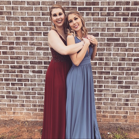 Profile Picture of Sara Twilley (@saratwilley) on Poshmark