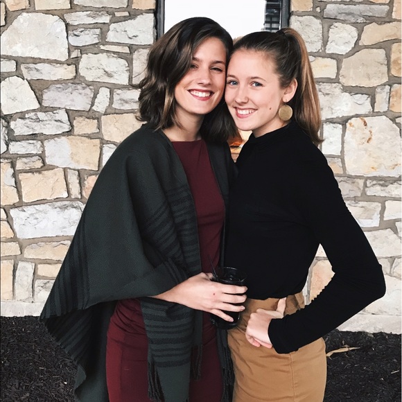 Profile Picture of Sarah Fickley (@sarahfickle) on Poshmark