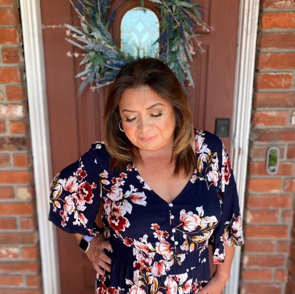 Profile Picture of Sandy Bernica (@sandybernica) on Poshmark