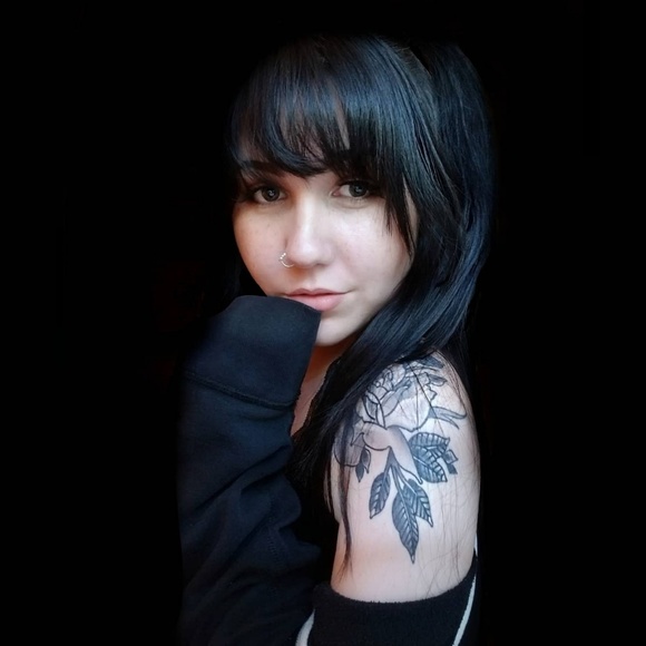 Profile Picture of Sabrina Hesketh (@beanbby) on Poshmark