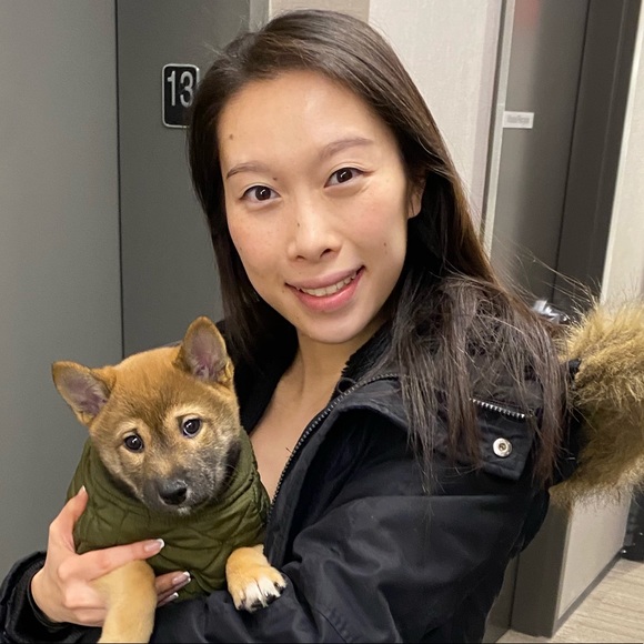 Profile Picture of Claudia Wong (@cwong425) on Poshmark