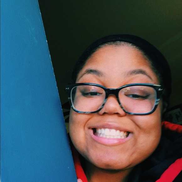 Profile Picture of Christa Mcdowell (@christathipsta) on Poshmark