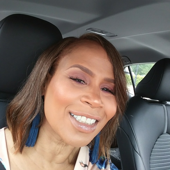 Clintonia Graves - Poshmark Profile Picture of Clintonia Graves (@gardengirl1960) on Poshmark