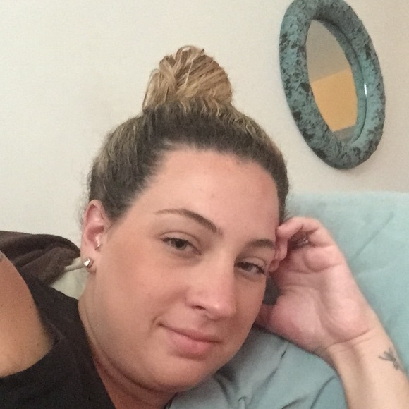 Profile Picture of Brittany Pohida (@bpohida) on Poshmark