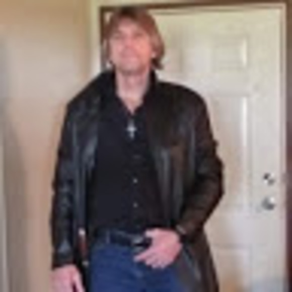 Profile Picture of Dennis Plavsic (@dennisplavsic) on Poshmark