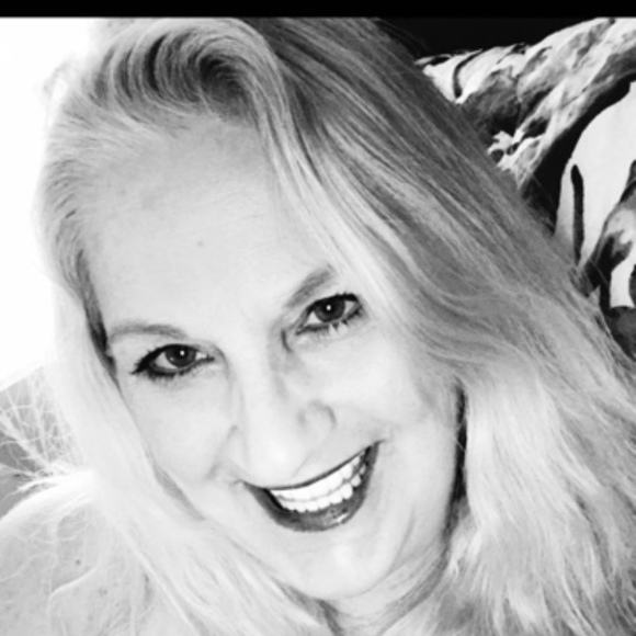 Profile Picture of Violet Summers (@arcticfox2) on Poshmark
