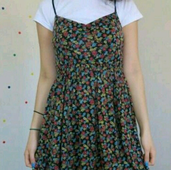 Profile Picture of Karen Jauregui (@vintagevibelife) on Poshmark