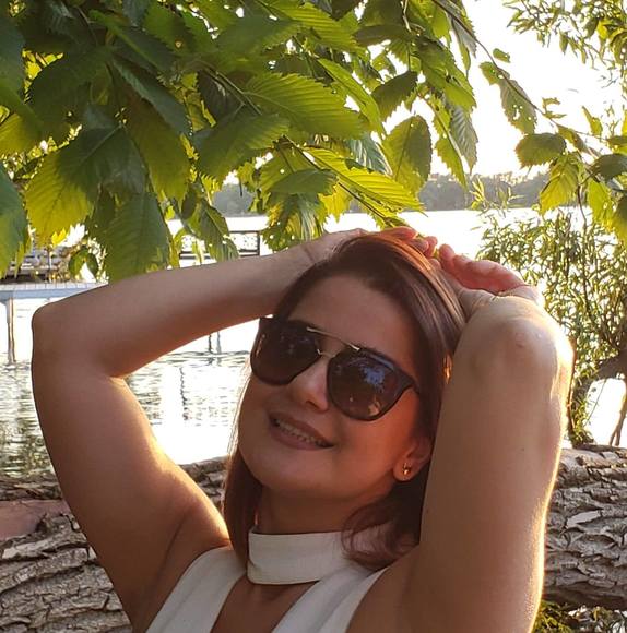 Profile Picture of Avideh Bakhshi (@avideh320) on Poshmark