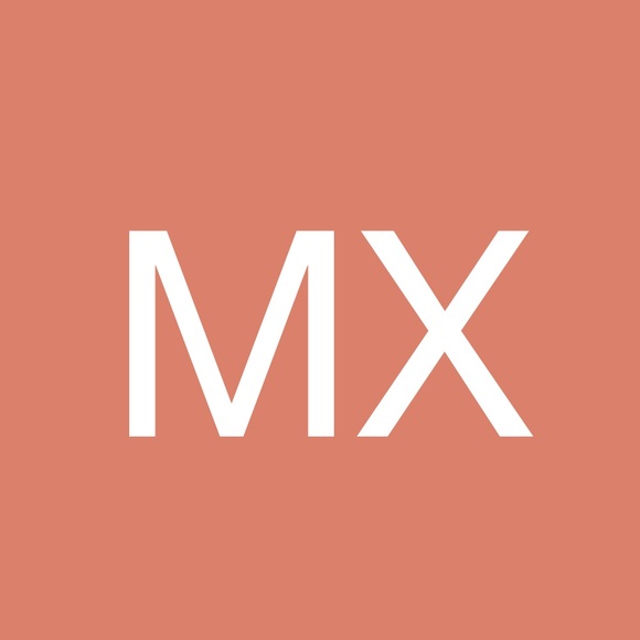 Profile Picture of May Xue (@mayhmong) on Poshmark