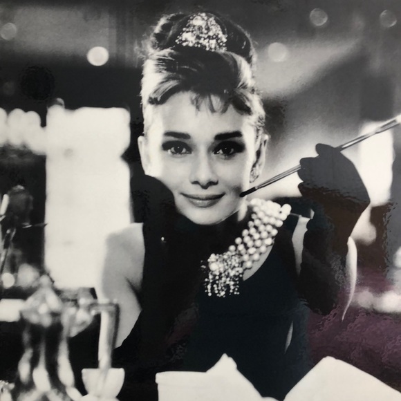 Profile Picture of Laura Cresthull (@louieandlola) on Poshmark