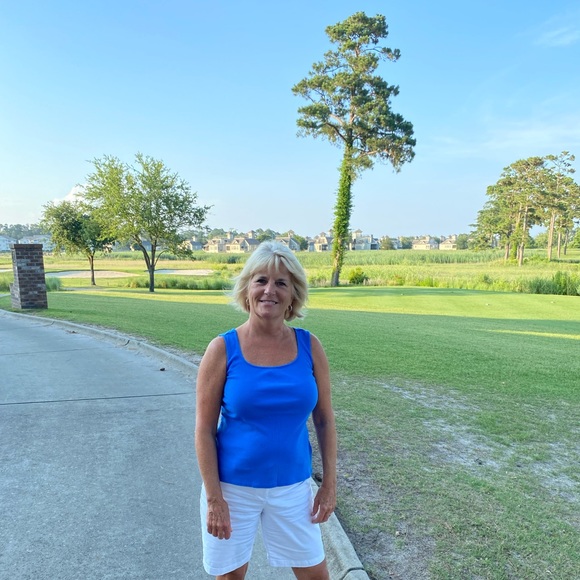 Profile Picture of Donna Campbell (@lab1303) on Poshmark