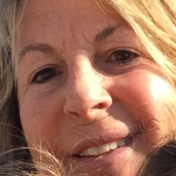 Profile Picture of Cherrill Palazola (@glosta) on Poshmark