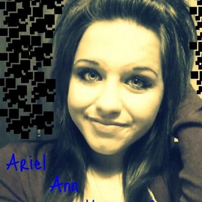 Profile Picture of Ariel Hoffman (@liivingtheelife) on Twitter