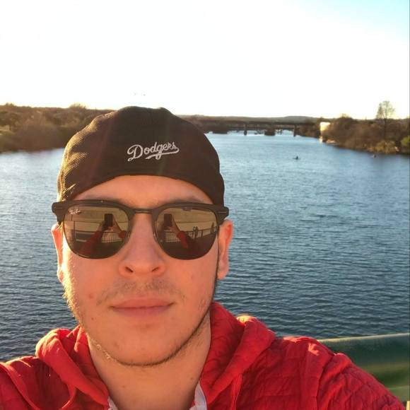 Profile Picture of Dennis Calderon (@dennisrobb22) on Poshmark