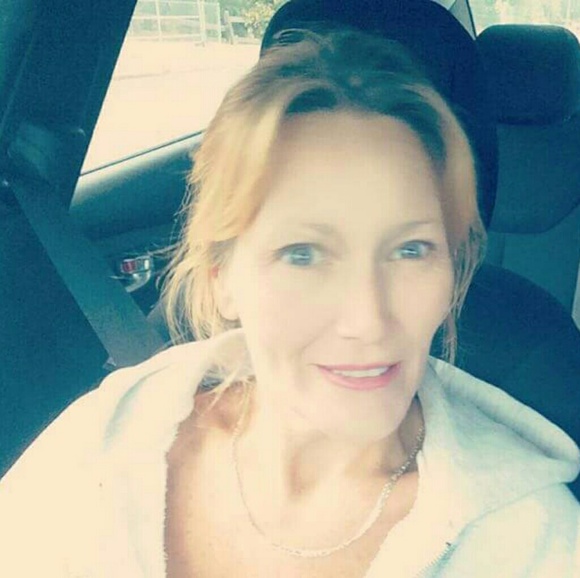 Profile Picture of Pamela Sweet (@pamelasweet1) on Poshmark