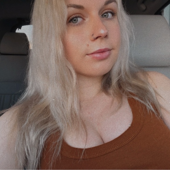 Christina Vanin - Poshmark Profile Picture of Christina Vanin (@christina8552) on Poshmark