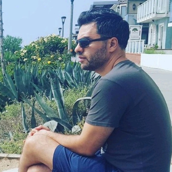 Profile Picture of Kambiz M (@kambiz1980) on Poshmark