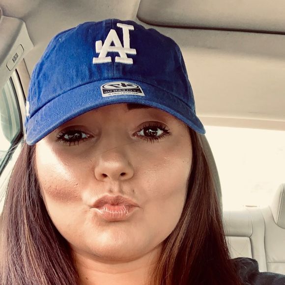 Profile Picture of Crystal Debarros (@crystaldebarros) on Poshmark