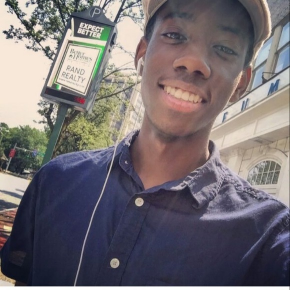 Profile Picture of Andrew Lothian (@myles80) on Poshmark