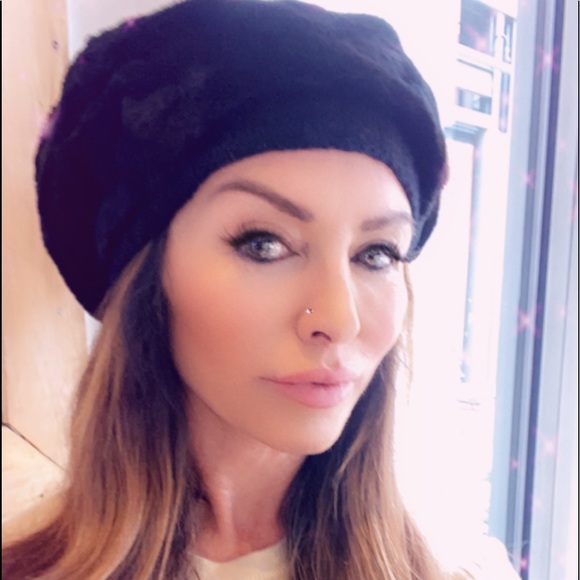 Profile Picture of Julia Guenther (@julescloset123) on Poshmark