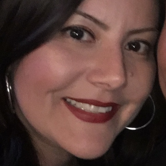 Profile Picture of M Ibarra (@mibarra25) on Poshmark