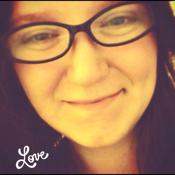 Profile Picture of Whitney Earnest (@whitneyearnest) on Poshmark