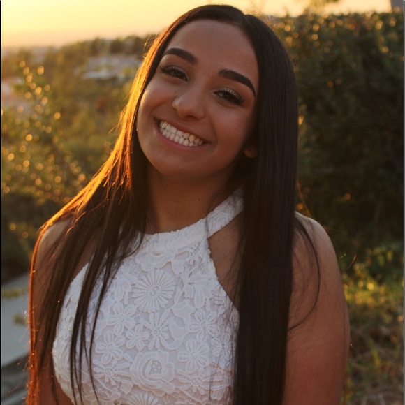 Profile Picture of Rayann Elsarrag (@rayann_elsarrag) on Poshmark