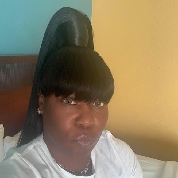 Profile Picture of Sakanya Grissom (@sakanyagrissom) on Poshmark