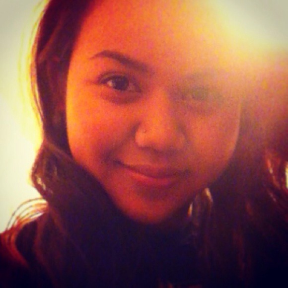 Profile Picture of Hmrang Ayun (@beeishot) on Poshmark