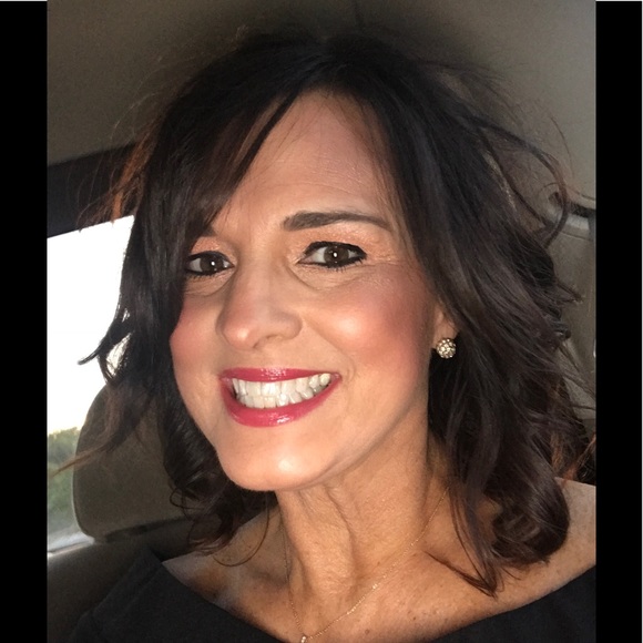 Profile Picture of Linda Sharrock (@sharrocklinda) on Poshmark