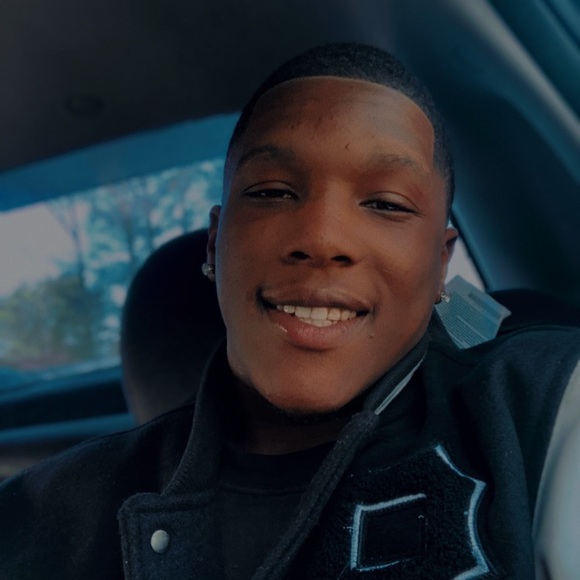 Profile Picture of Fredo Hendrixx (@fredo_king) on Poshmark