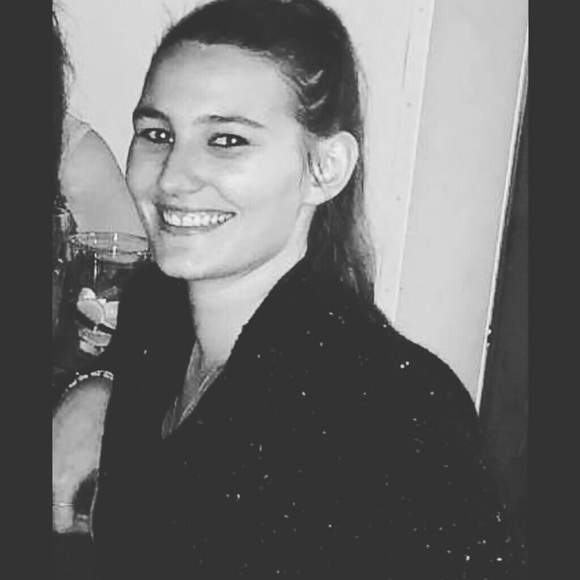 Profile Picture of Jacqueline Swindale (@jacquiswindale) on Poshmark