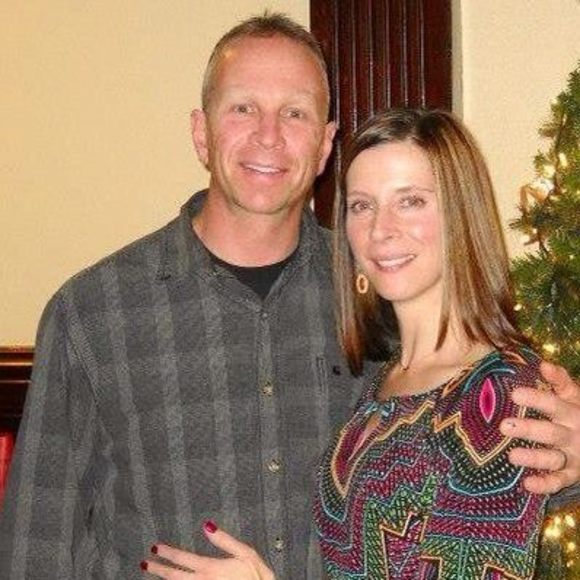 Profile Picture of Beth Alogna (@mikebeth) on Poshmark