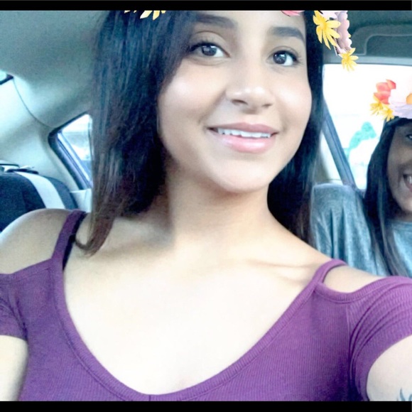 Profile Picture of Yazmin Ramirez (@yazzie120) on Poshmark