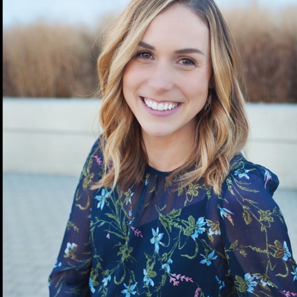 Profile Picture of Whitney Summers (@whitneysummers) on Poshmark