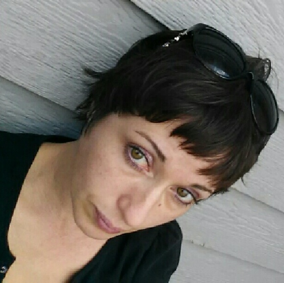 Profile Picture of Rebecca Keys (@acceb14) on Poshmark