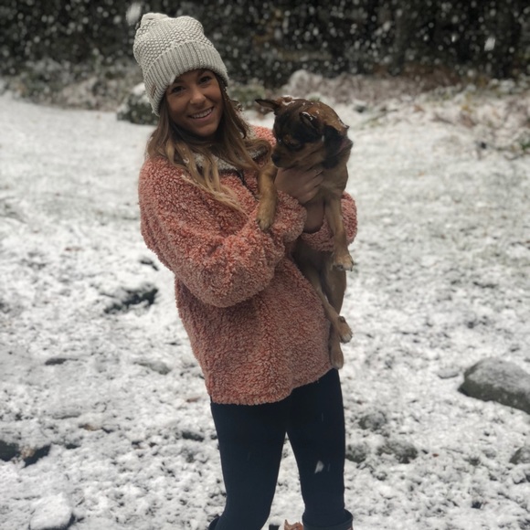 Profile Picture of Jillian Leonard (@jillian_leonard) on Poshmark