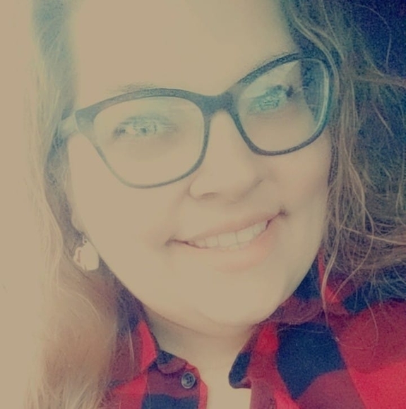 Profile Picture of Stephanie Fulton (@stephanieful259) on Poshmark