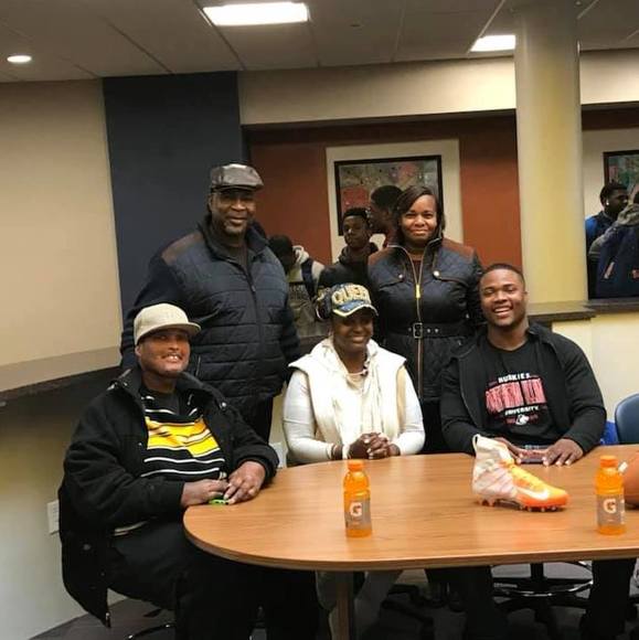 Profile Picture of Demond Taylor (@donte4299) on Poshmark