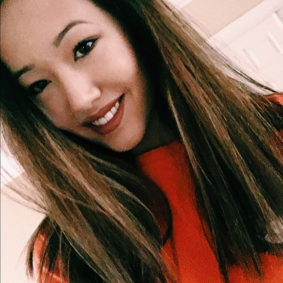 Profile Picture of Erin Seagraves (@erins922000) on Poshmark