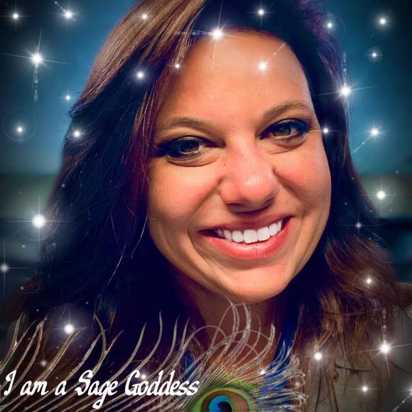 Profile Picture of Lauren Renner (@lrenner75) on Poshmark