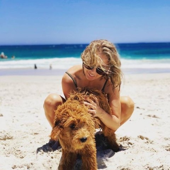 Profile Picture of Hayley Matyear (@hayley_matyear) on Poshmark