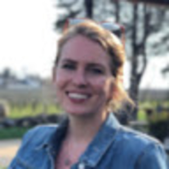 Profile Picture of Sarah Engelbrektsson (@sengelbrektsson) on Poshmark