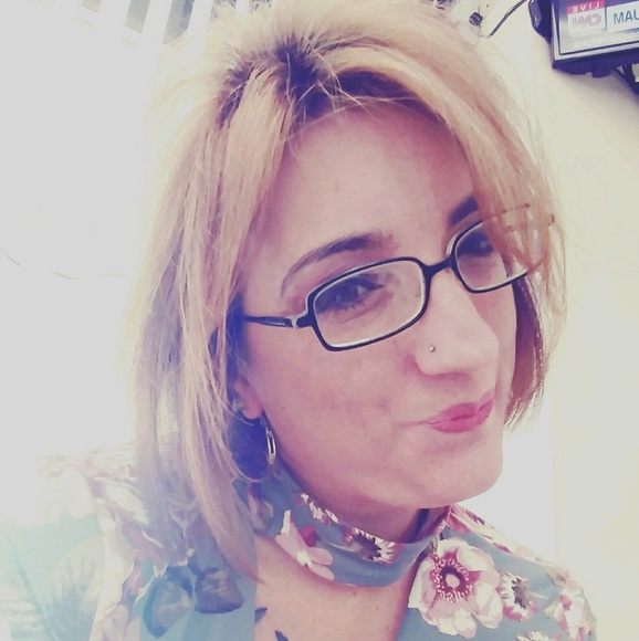 Profile Picture of Dawn Baronowski (@dawnb2578) on Poshmark