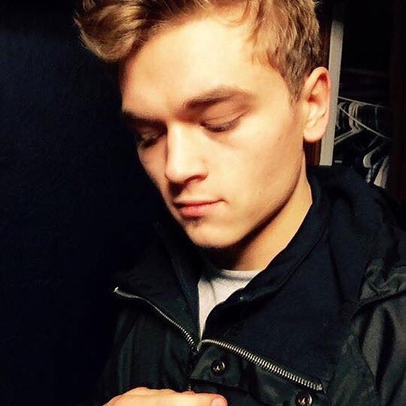 Profile Picture of Hunter Canode (@hcanode) on Poshmark