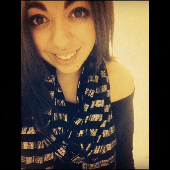 Profile Picture of Ashlyn Solimeno (@asolimeno) on Poshmark