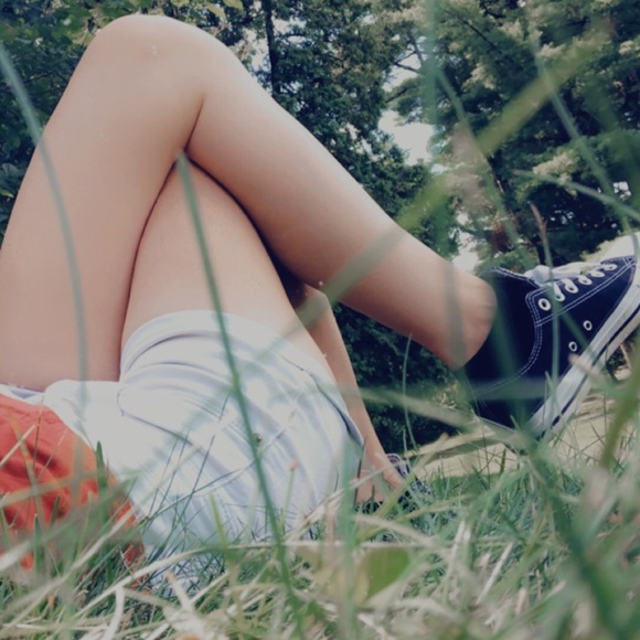 Leah Whaley - Poshmark Profile Picture of Leah Whaley (@lew1614) on Poshmark