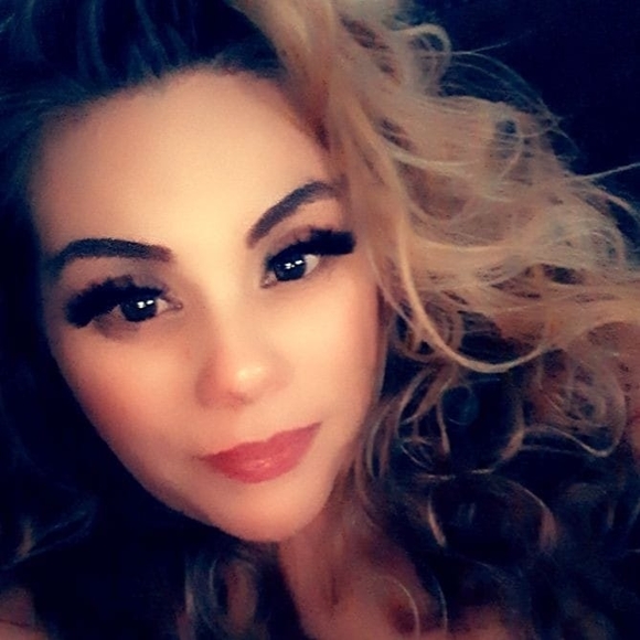 Profile Picture of Roxy Rox (@roxy_r) on Poshmark