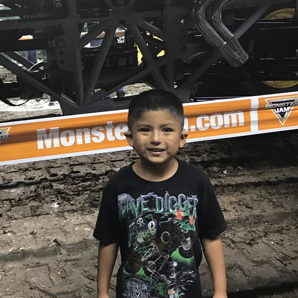 Profile Picture of Robert Castoreno (@rcastoreno) on Poshmark